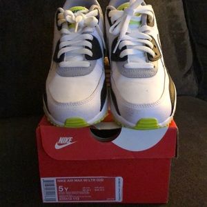 Nike Air Max 90 size 5Y